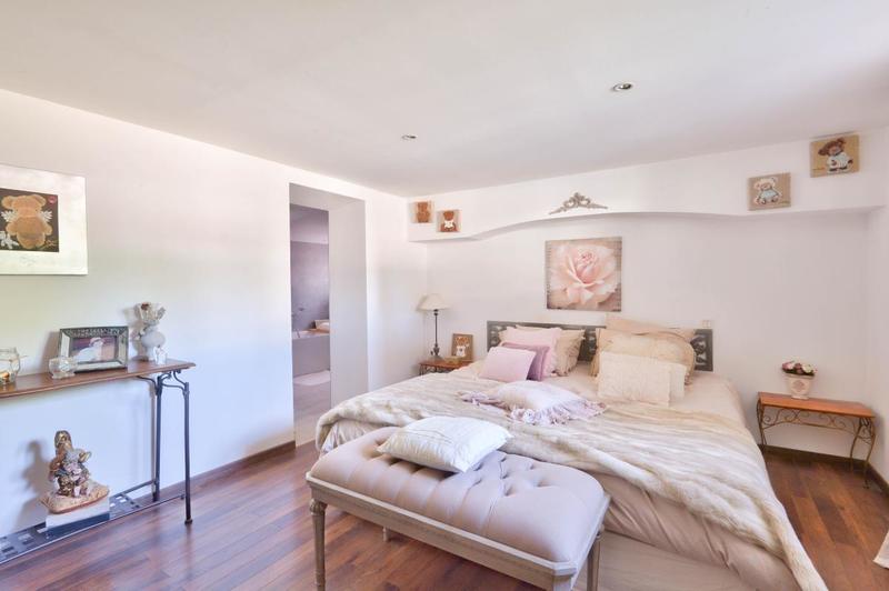 Maison - 223 m² - 8 pièces