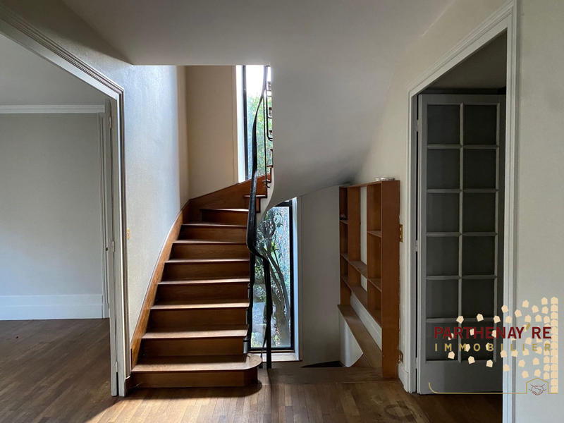 Maison - 220 m² - 8 pièces