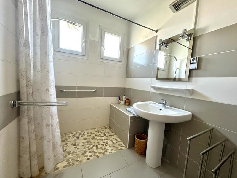 Propriété - 220 m² - 7 pièces