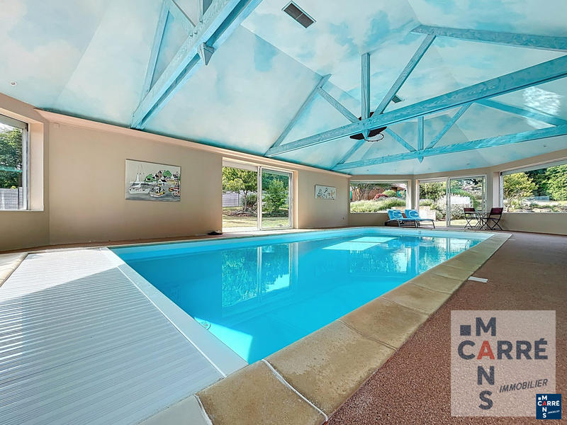 Maison - 237 m² - 8 pièces