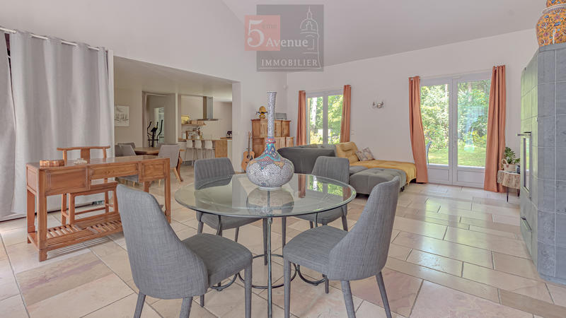 Maison - 212 m² - 9 pièces