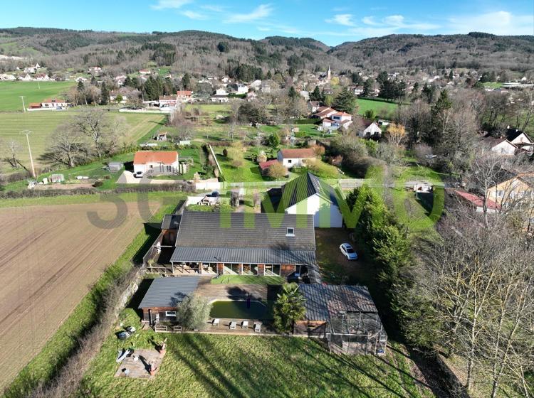 Maison - 349 m² - 11 pièces