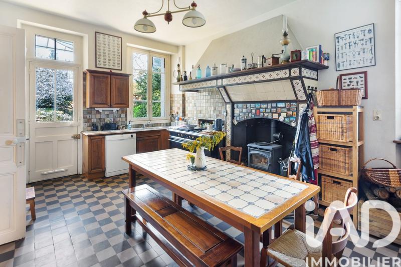 Maison - 302 m² - 12 pièces