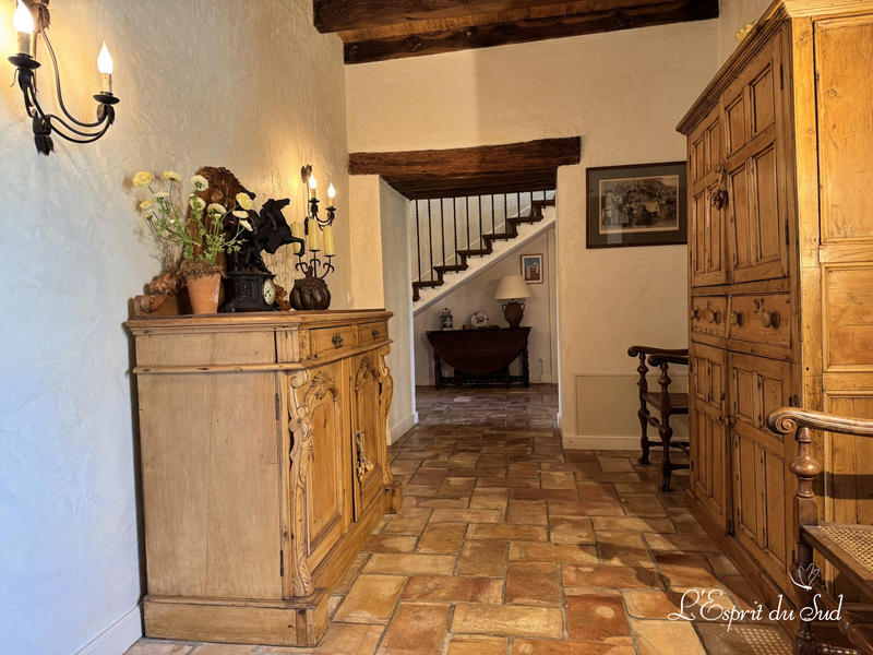 Maison - 750 m² - 21 pièces