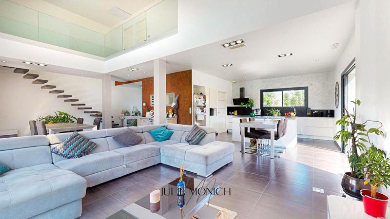 Villa - 206 m² - 5 pièces