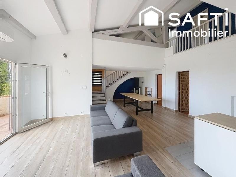 Maison - 198 m² - 8 pièces