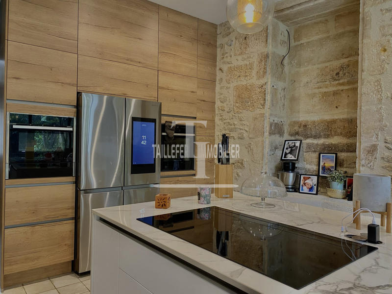 Maison - 250 m² - 6 pièces