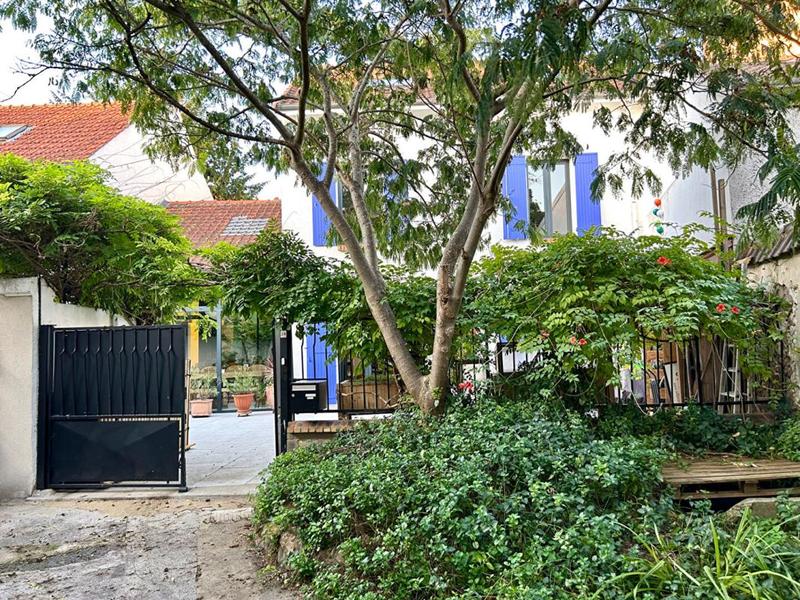 Maison - 230 m² - 9 pièces