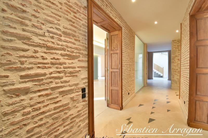 Maison - 460 m² - 14 pièces