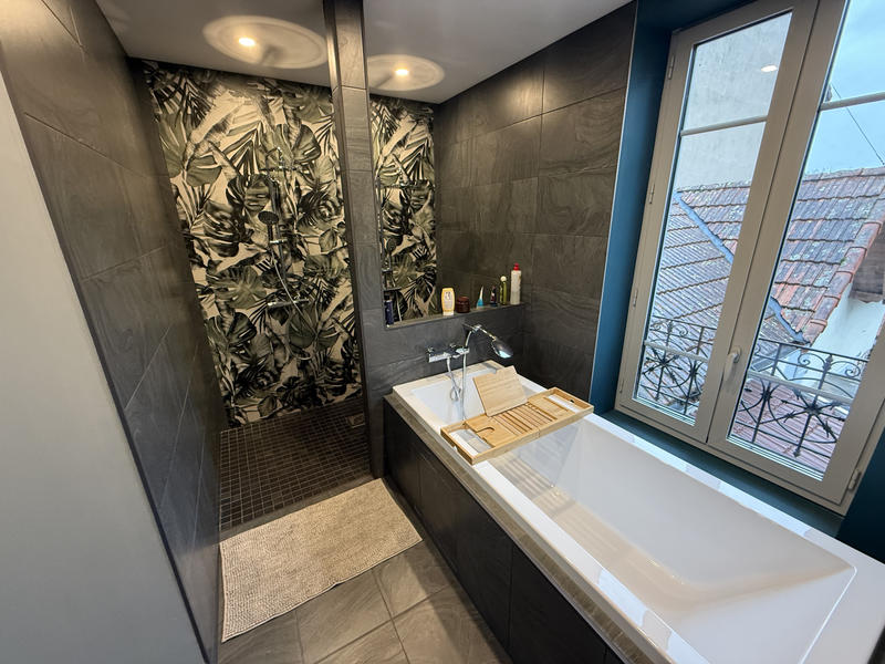 Maison - 239 m² - 9 pièces