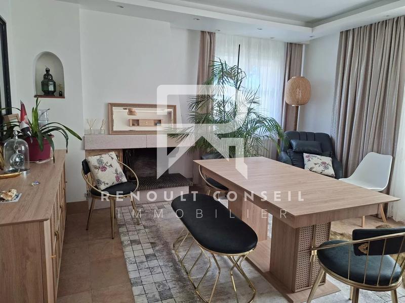 Maison - 221 m² - 9 pièces