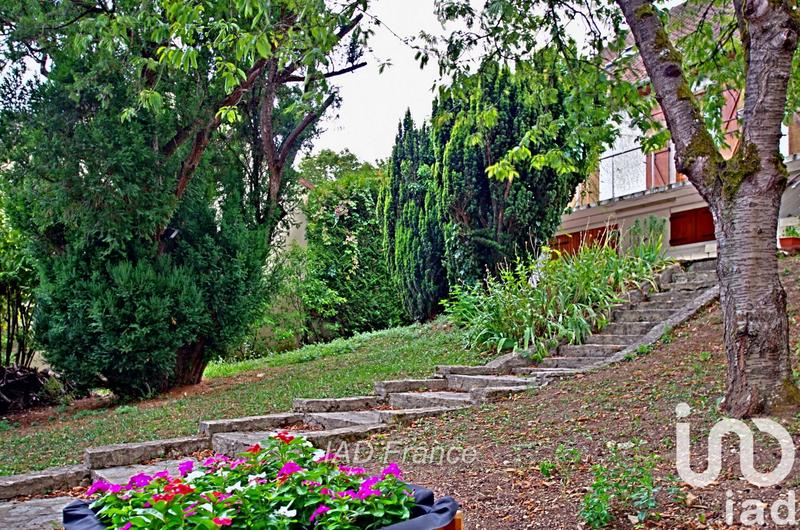 Maison - 180 m² - 8 pièces