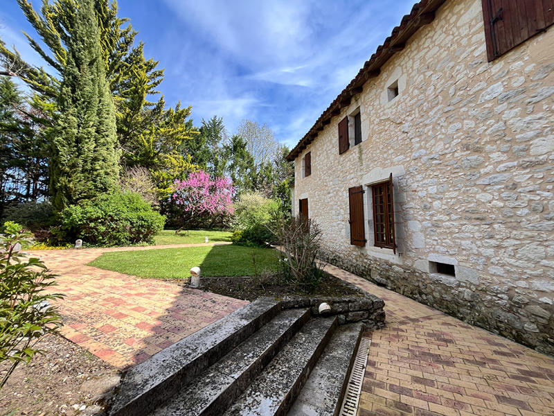 Maison - 430 m² - 18 pièces