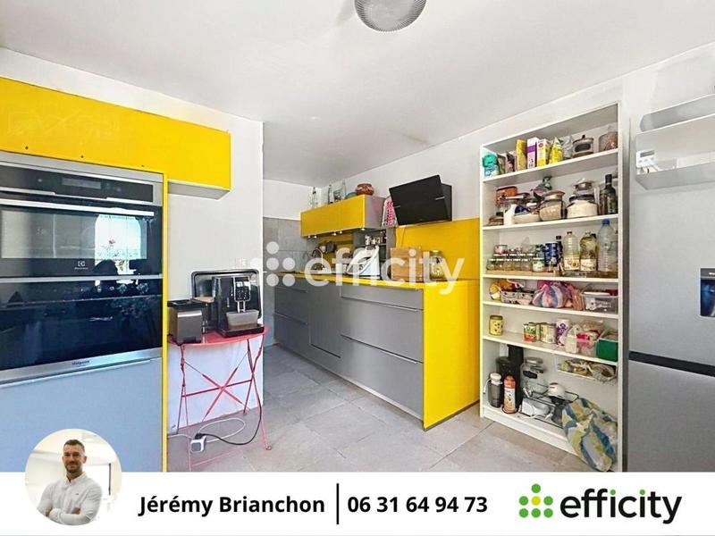 Maison - 140 m² - 5 pièces