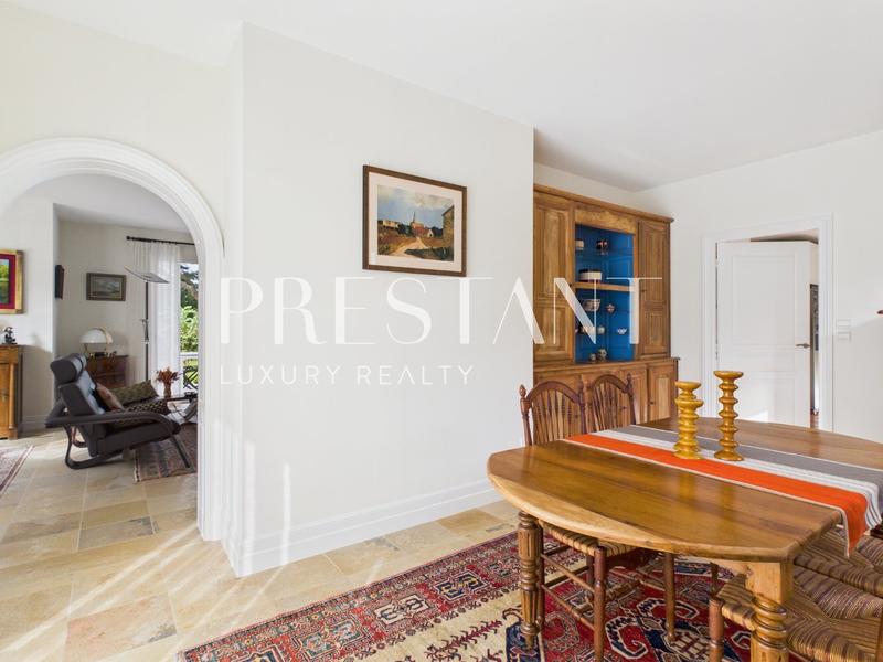 Maison - 282 m² - 10 pièces