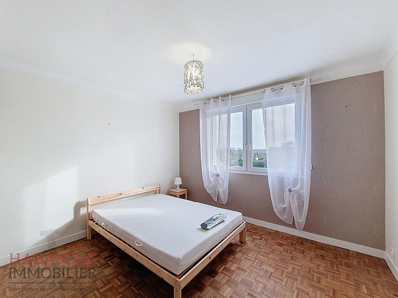 Appartement - 143 m² - 6 pièces