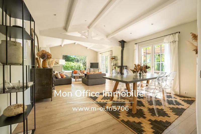 Villa - 220 m² - 7 pièces