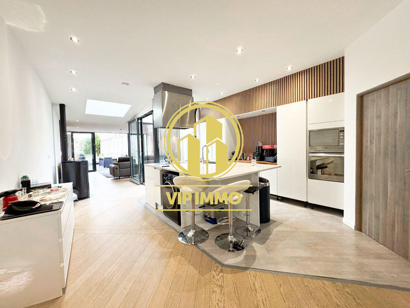 Maison - 170 m² - 8 pièces