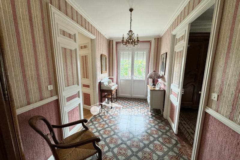 Maison - 273 m² - 8 pièces