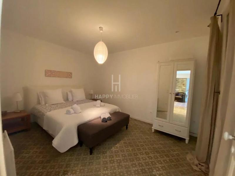 Mas - 242 m² - 8 pièces