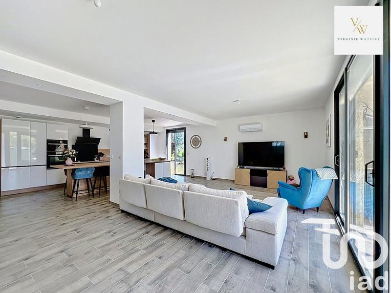 Maison - 222 m² - 7 pièces