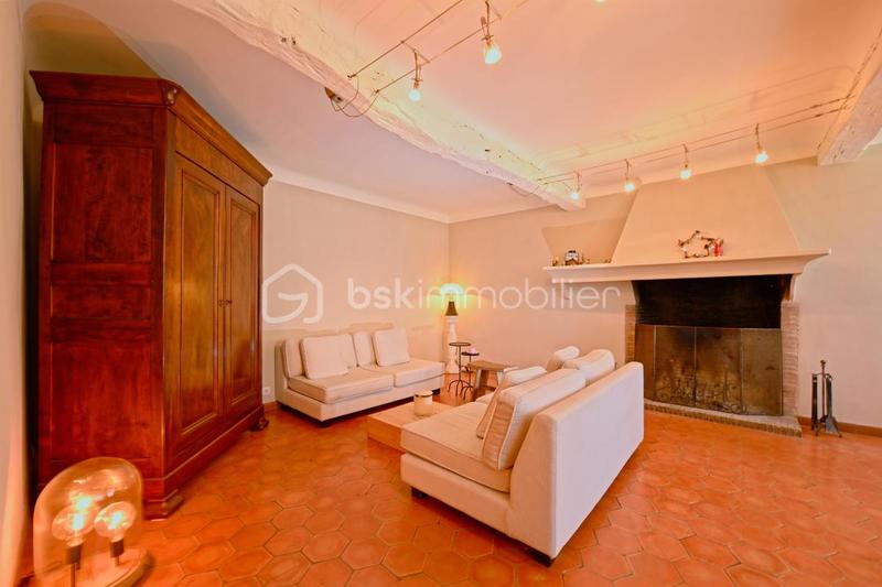 Demeure - 354 m² - 9 pièces