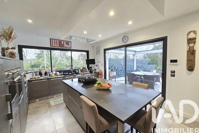 Maison - 271 m² - 6 pièces