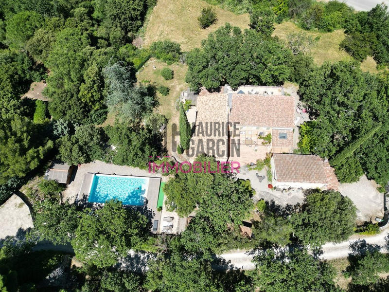 Maison - 334 m² - 13 pièces