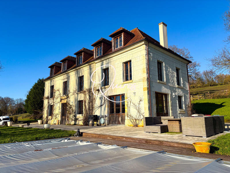 Maison - 318 m² - 11 pièces