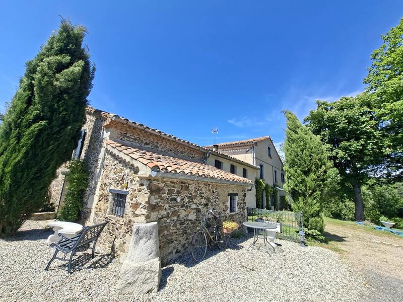 Propriété - 331 m²