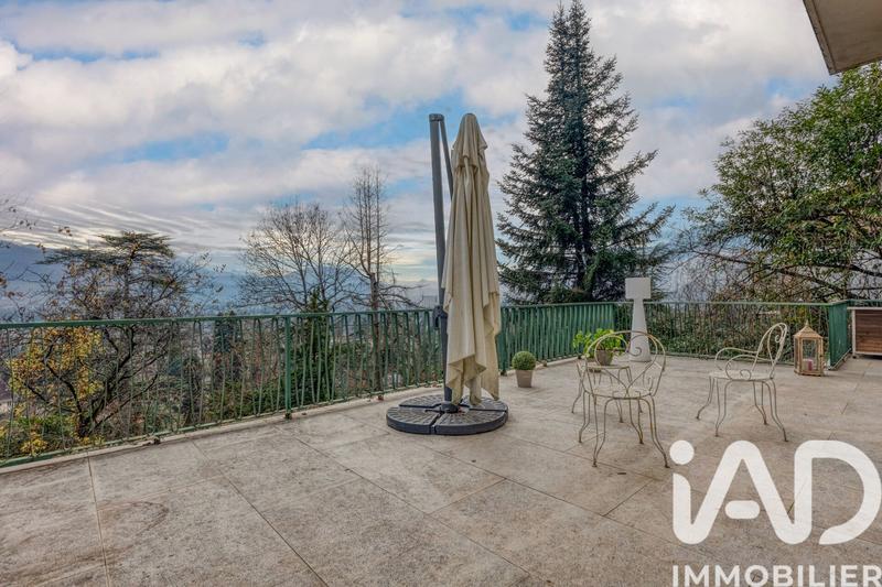 Maison - 233 m² - 8 pièces