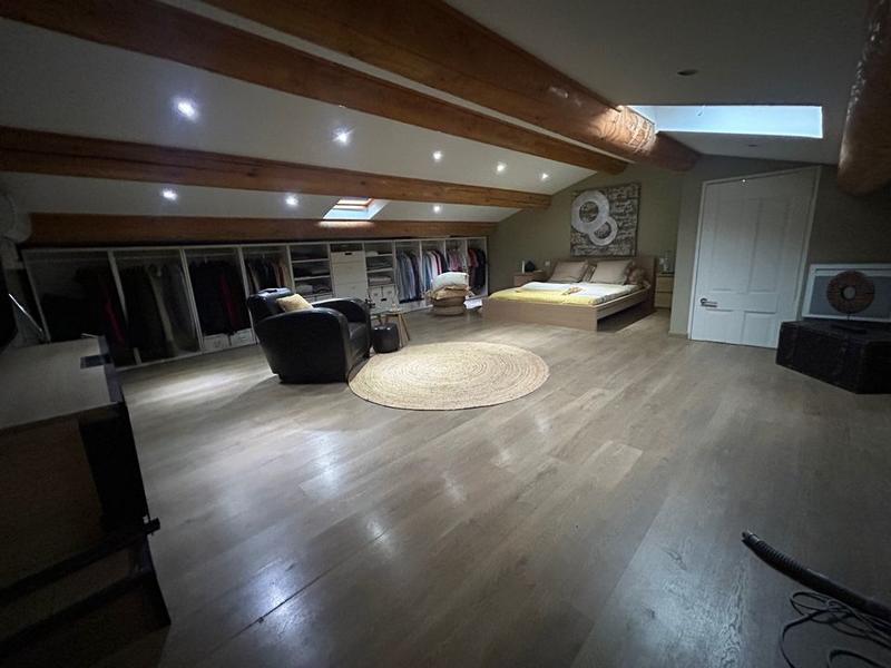 Maison - 226 m² - 7 pièces