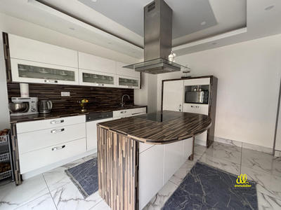 Maison - 145 m² - 6 pièces