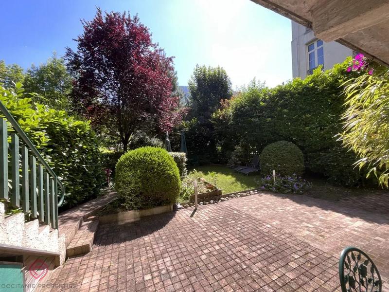 Propriété - 302 m² - 10 pièces