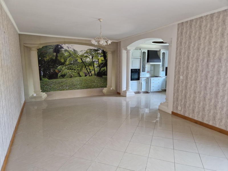 Maison - 224 m² - 7 pièces