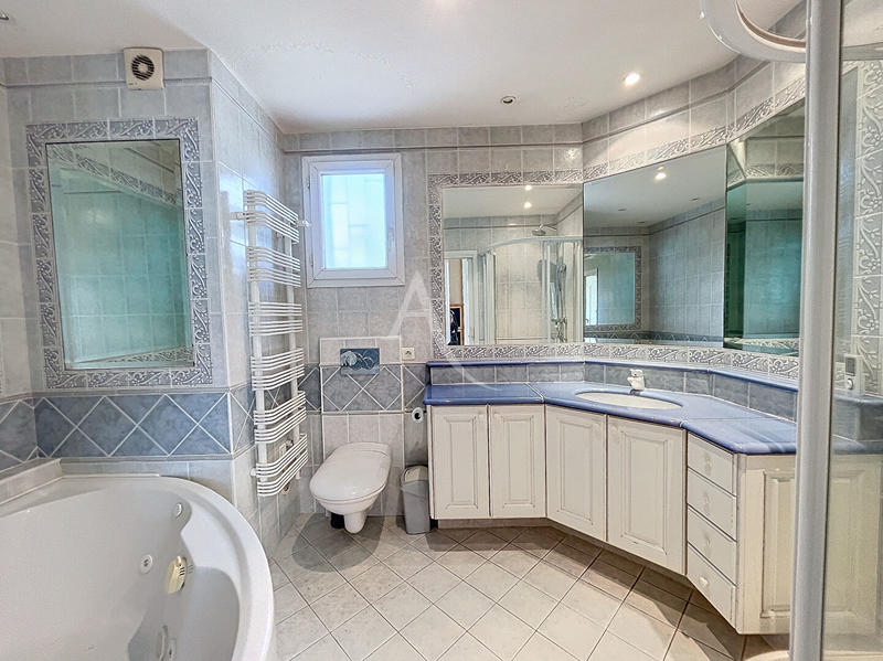 Appartement - 141 m² - 5 pièces