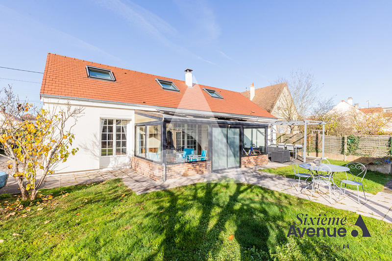 Maison - 121 m² - 6 pièces