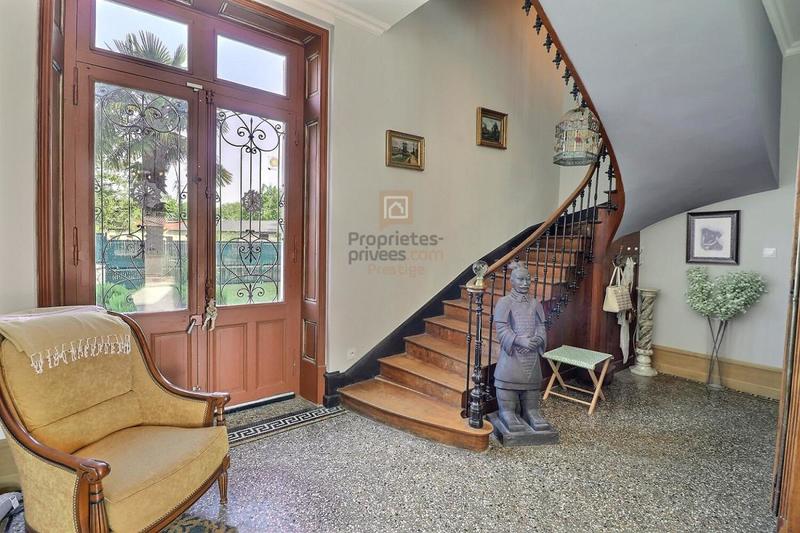 Demeure - 380 m² - 13 pièces