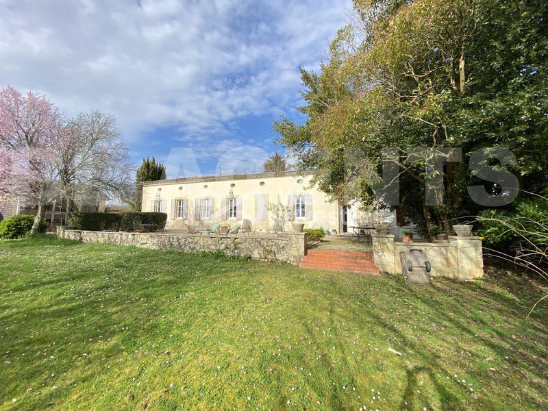 Maison ancienne - 250 m² - 9 pièces