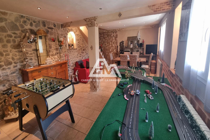 Propriété - 220 m² - 9 pièces