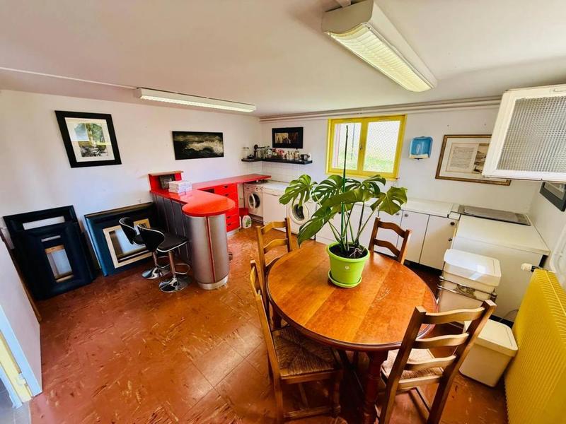 Propriété - 202 m² - 6 pièces