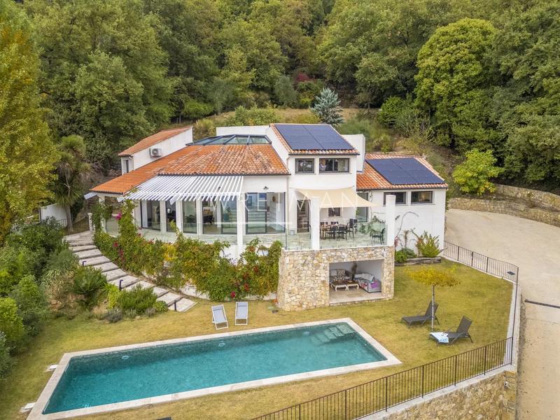 Maison - 214 m² - 7 pièces