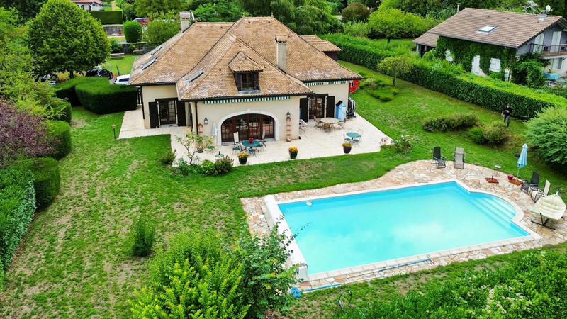 Maison - 230 m² - 7 pièces