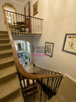 Maison - 590 m² - 14 pièces