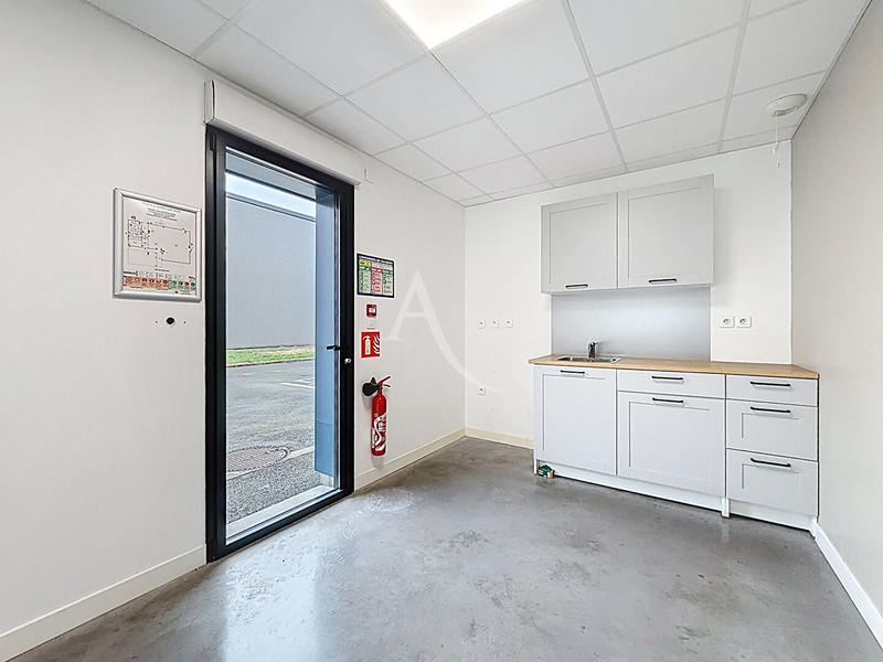 Local d'activité / Entrepôt - 800 m²