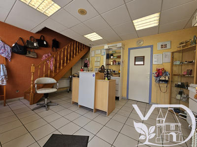 Magasins - 80 m² - 4 pièces