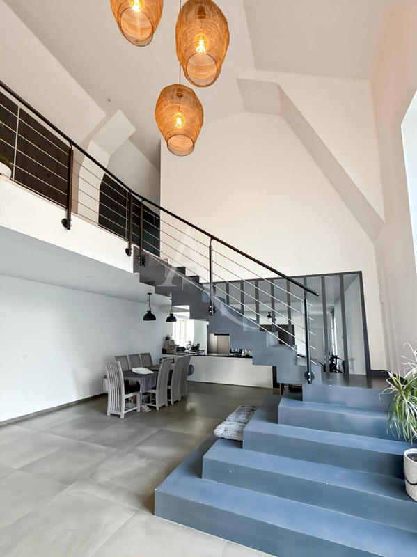 Maison - 211 m² - 8 pièces