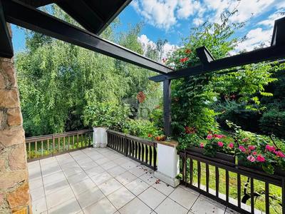 Villa - 221 m² - 8 pièces