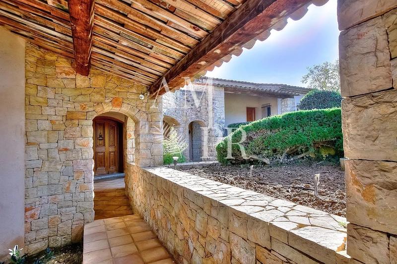 Maison - 385 m² - 9 pièces