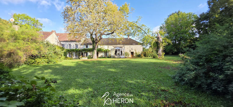 Maison - 373 m² - 10 pièces